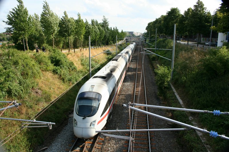 ICE-TD 605 auf der Fahrt nach Dnemark am 28.6.2008 in Lbeck.