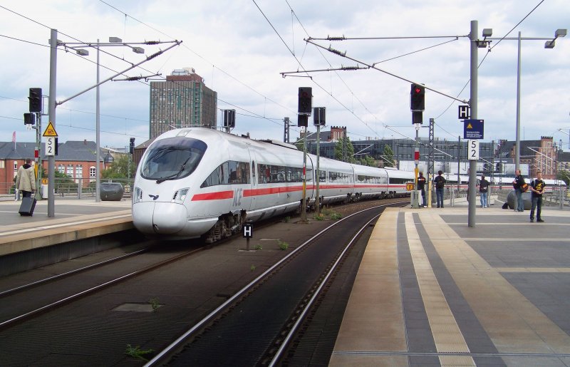 ICE-TD aus Berlin Ostbahnhof in Richtung Dnemark ber Hamburg fhrt hier gerade in den Berliner Hbf ein. 11.07.2009