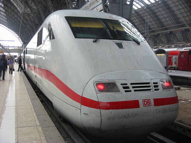 ICE1 am 26.7.2005 in Frankfurt a. M.