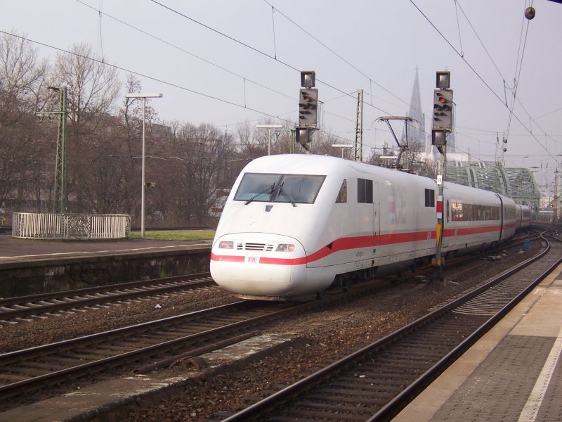 ICE1 bei der Durchfahrt in Kln-Deutz