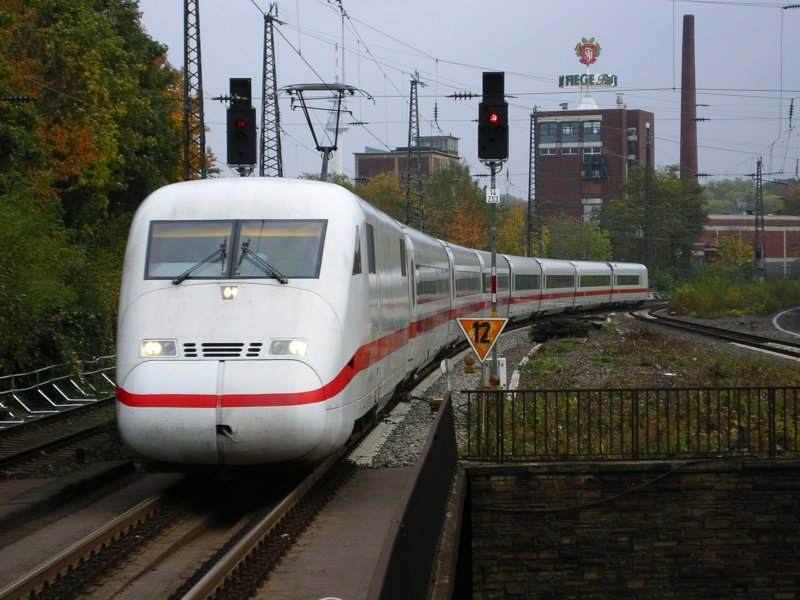 ICE2  Bielefeld  TK 402 004 von Berin Ostbahnhof nach Dsseldorf,
Einfahrt in Bochum Hbf.(16.10.2008)
