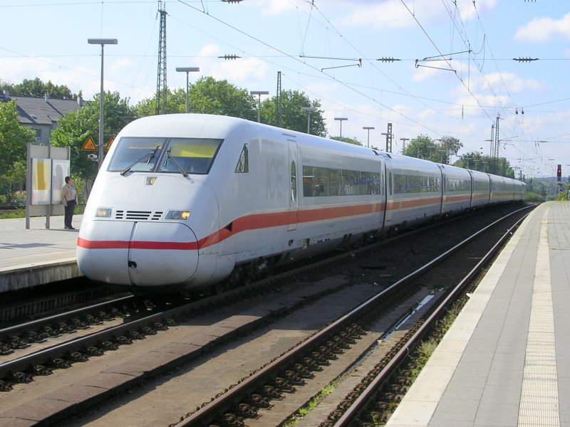 ICE2  Bitterfeld  als ICE 849 von Dsseldorf Hbf. nach Berlin Ostbahnhof,vorne Steuerwagen 808 015-2 ,im Schub TK 402 015-2,
Einfahrt in Bochum Hbf.(14.09.2008)
