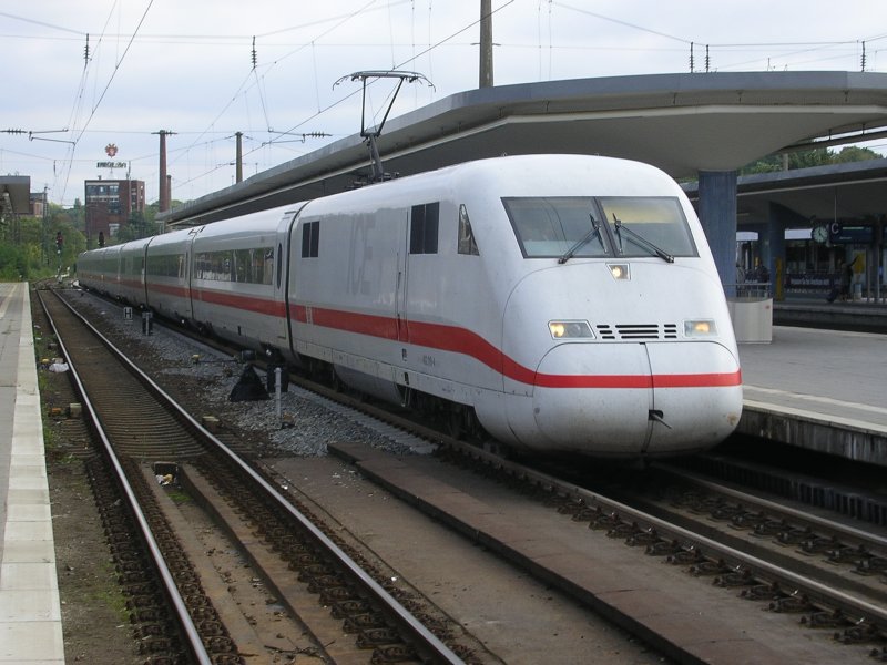 ICE2  Hagen ,mit TK 402 019-4 als ICE 944 von Berlin Ostbahnhof nach Dsseldorf Hbf,in Bochum Hbf. bei der Einfahrt.(04.09.2008)