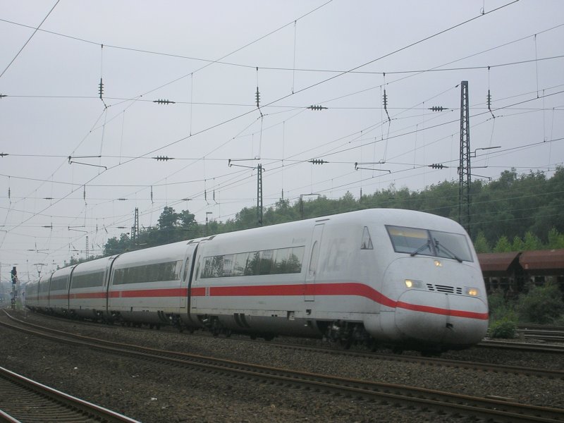 ICE2  Saalfeld(Saale)  vorne der Steuerwagen 808 024,im Schub
der TK 402 024-4 als ICE 847 von Dsseldorf Hbf. nach Berlin Ostbahnhof,erreicht in Krze Bochum Hbf.(05.08.2008) 