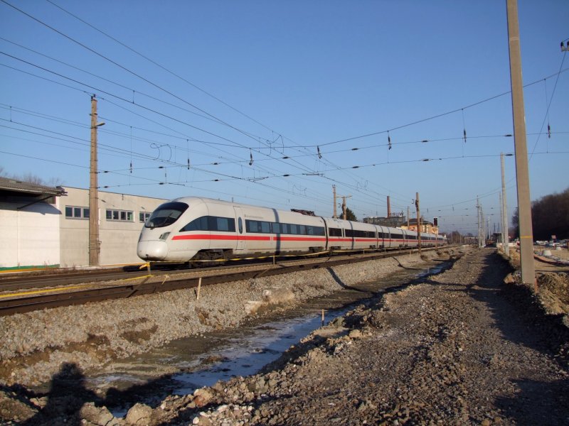 ICE24 (FreieHansestadtHamburg) durchfhrt die Bahnhofsbaustelle in Neumarkt/Kallham; 081230