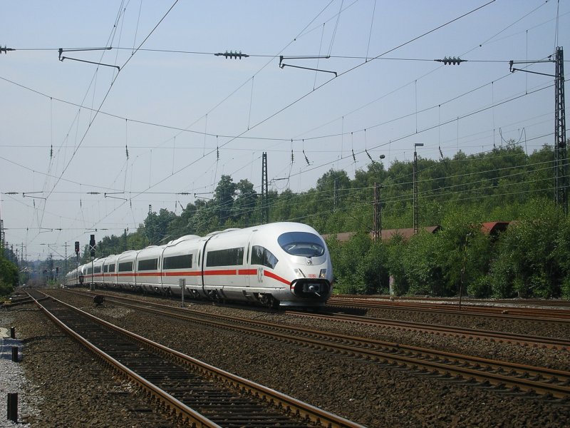 ICE3 , mit 403 545/403 045 und der hintere Teil 403 537/403 037
 Stuttgart  als ICE 612 Mnchen Hbf. nach Dortmund Hbf.(28.07.2008) 