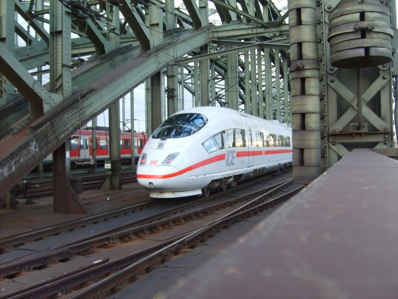 ICE3 auf der Hohenzollernbrcke in Kln. 21.03.08