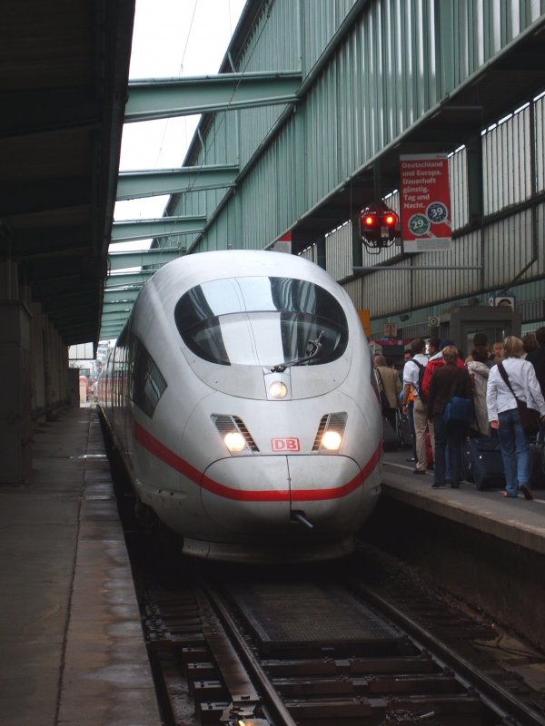 ICE3 bei der Ankunft in Stuttgart Hbf. September 2008
