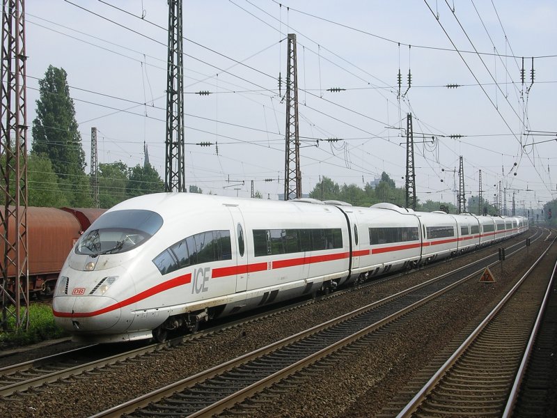 ICE3 Doppel , 061/561 ohne Namen und  Baden Baden  005/505 von
Dotmund Hbf. nach Mnchen Hbf, Signal Halt in Bochum Ehrenfeld.(27.05.2008)