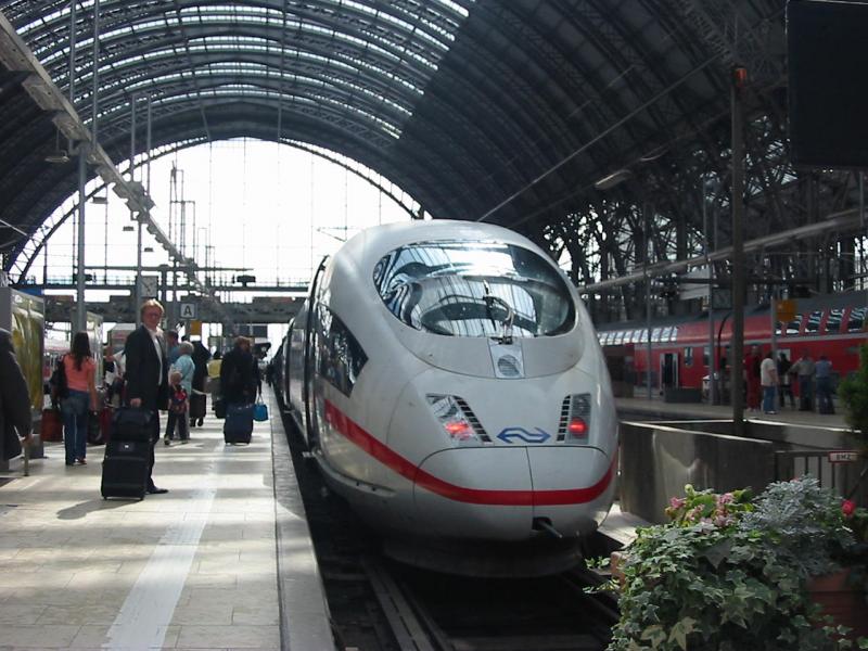 ICE3 mit Holl�ndischen Logo am 26.7.2005 in Frankfurt a.M.