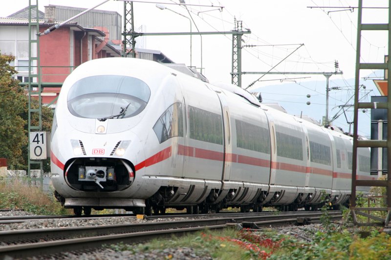 ICE3  Mnchen  nahe dem Gppinger Bahnhof. Nchster Halt: Stuttgart. Aufgenommen am 6.10.2009