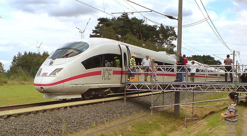 ICE3(406) beim Tag der offenen Tr in Wildenrath wo sich der Siemens Testring befindet.