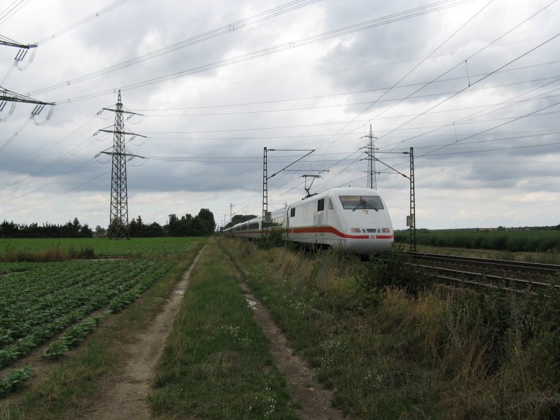 ICE573 von Hamburg-Altona nach Stuttgart Hbf.Am 03.08.08 bei der durchfahrt in Lampertheim.