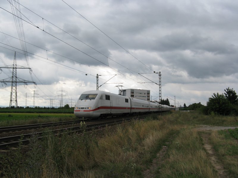 ICE690 von Mnchen Hbf nach Berlin Hbf.Am 03.08.08 bei der durchfahrt in Lampertheim.