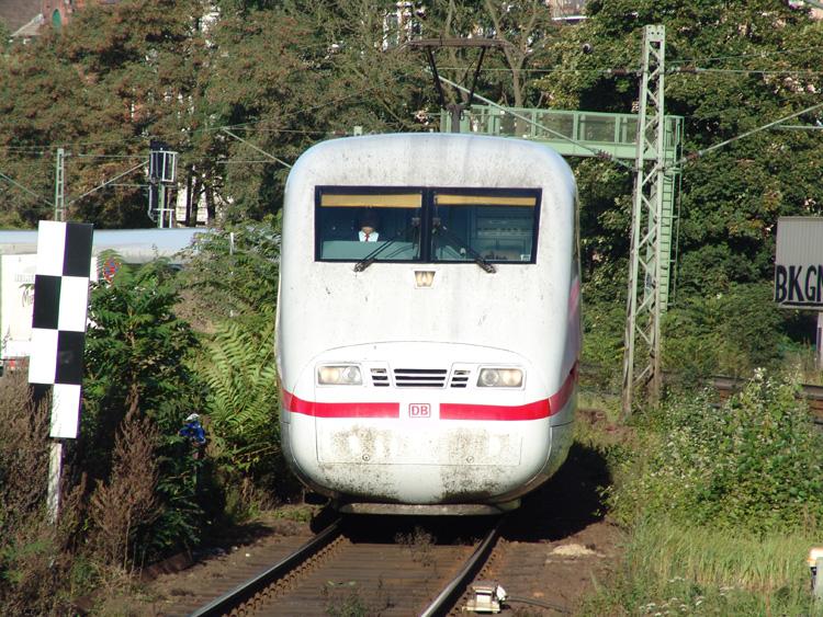 ICE75 von Hamburg-Altona nach Z�rich HB bei der Einfahrt in den Bahnhof Hamburg-Dammtor.Aufgenommen am 15.10.05