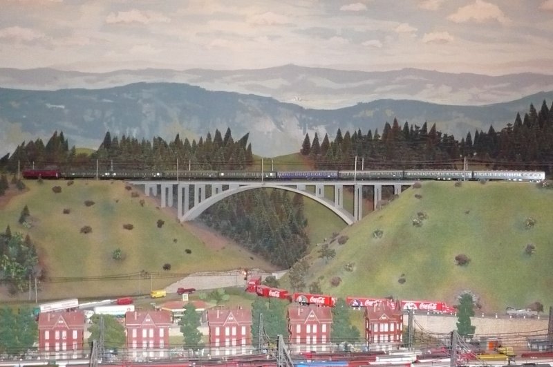 Ich habe die Gelegenheit genutzt und diese Aufnahme gemacht, als die BR 218 mit ihrem Personenzug vor einem Haltesignal zum Stehen gebracht wurde. Die Aufnahme entstand am 11.04.09 im DB Museum N�rnberg.