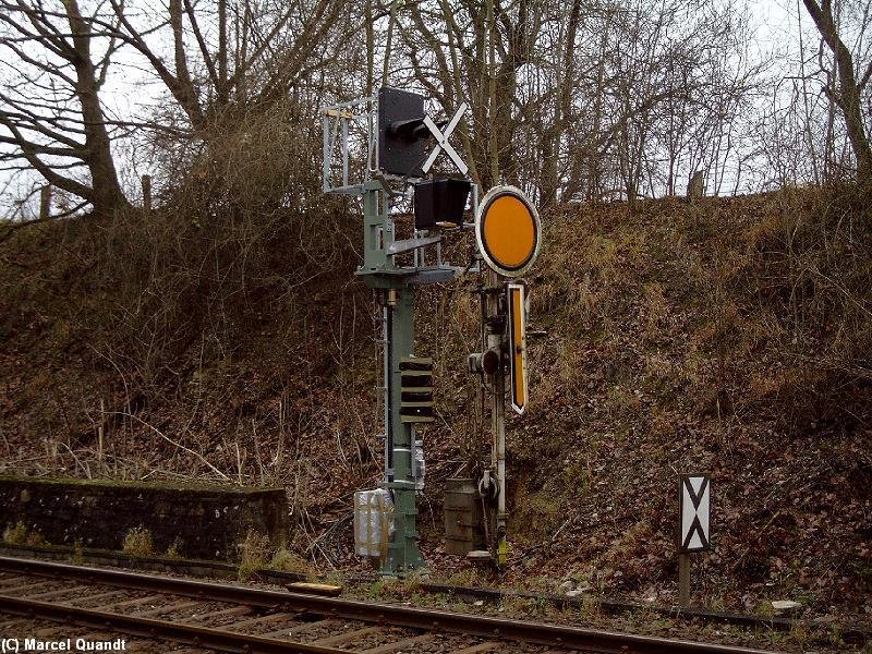 Ich hatte das Einfahrvorsignal aus Richtung Amelunxen schon vor lngerer Zeit einmal aufgenommen.Nun steht das neue KS-Signal fr Ottbergen.