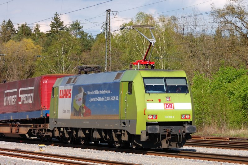 Ich traute meinen Augen nicht... auf einmal brummte sie sanft an mir vorbei.. kein Taurus am  Winner  sondern SIE!!! Die  M�hdrescher  - 152... 