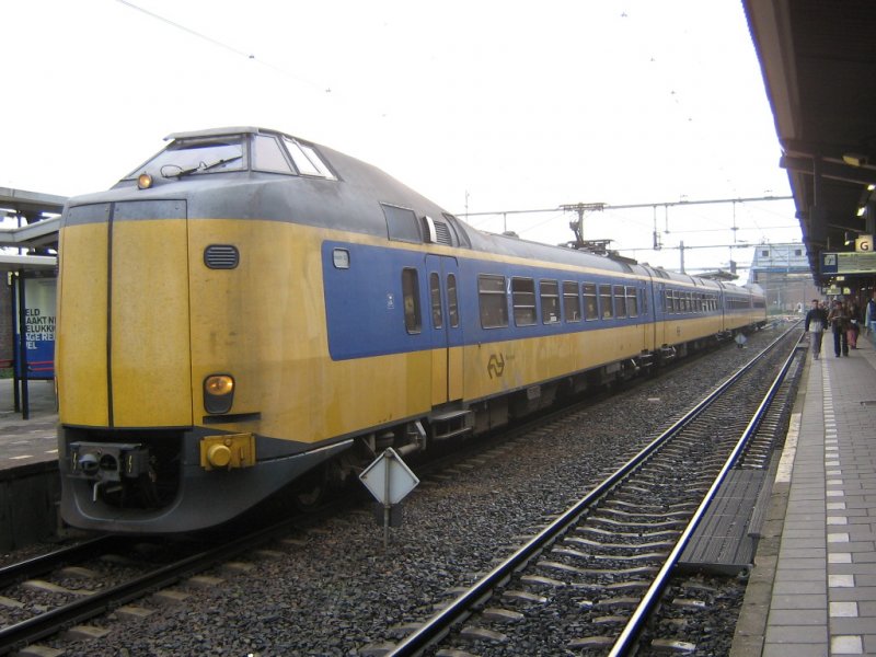 ICM 4237 als trein 7524 naar Utrecht Centraal te Arnhem - 30 augustus 2006