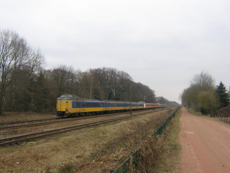 ICM 4246+4241+4240 in Hengelo als trein 1754 naar Den Haag Centraal, 17 maart 2006