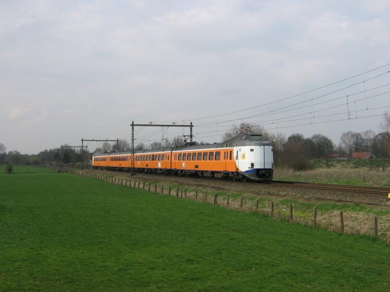 ICM-IV 4241 als trein 7051 te Hengelo, 19 april 2006