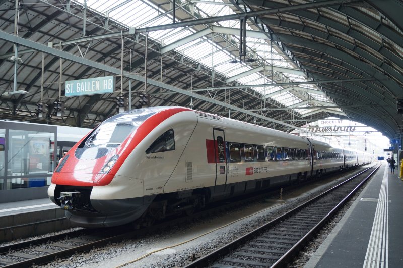 ICN 530 - Genf, am 02.05.2015 in St. Gallen Zug wird verdoppelt ...