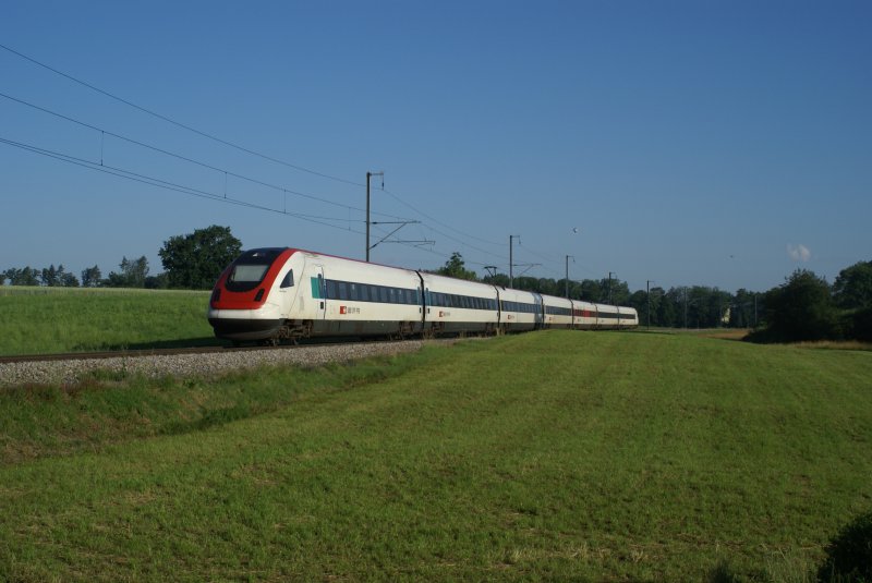 ICN Biel - Konstanz, unterwegs zwischen Berg TG und Siegershausen, hat sein Ziel bald erreicht. 17. Juni 2007