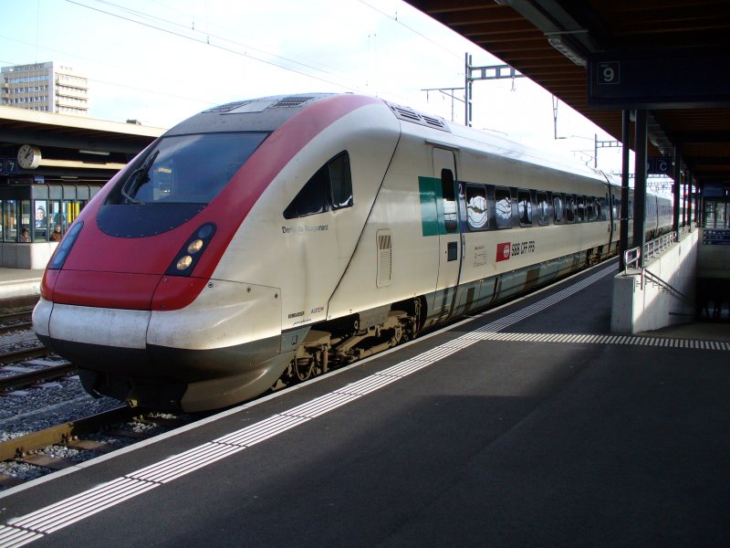 ICN mit Name : Denis de Rougemont im SBB Bahnhof von Biel-Bienne am 21.01.2007