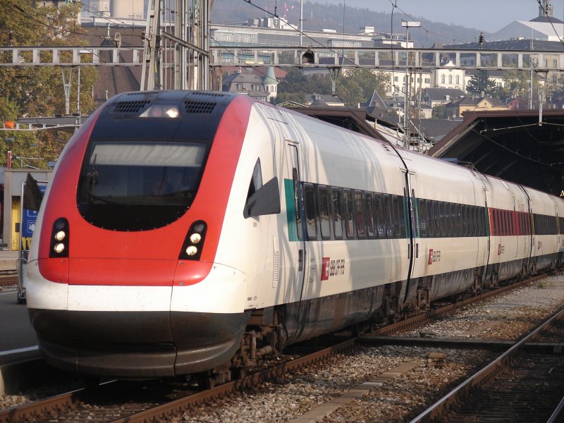 ICN nach Aarau bei der Ausfahrt aus Zrich HB.
