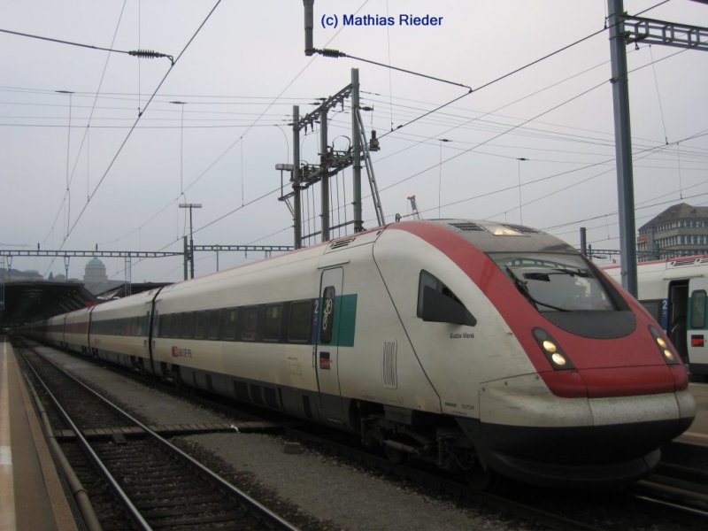 ICN wartet auf den Abfahrt`s Befehl in Z�rich... am 6. Okt. 07 im HB Z�rich