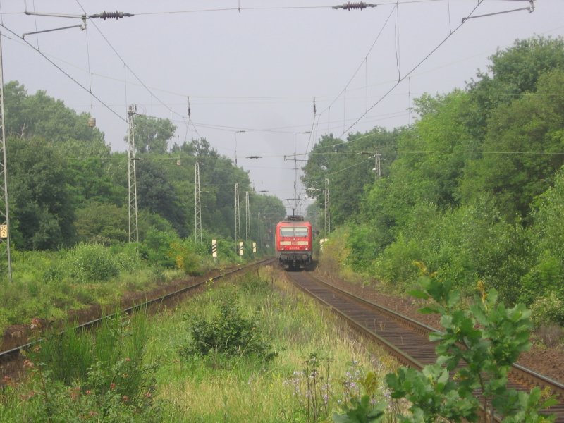 Idylle pur.....Am 10.06.07 schiebt eine 143 ihre RB 27 in Richtung Gewittwer (Kln). Aufgenommen in Menden.