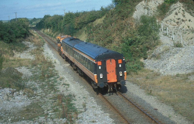 IERLAND sep 2003 Cloughjordan LOC 172 met personen trein