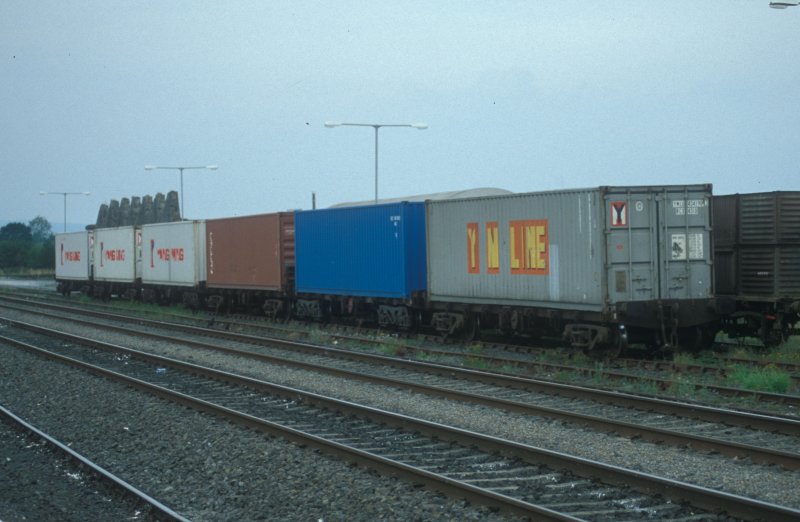 IERLAND sep 2003 Limerick junction CONTAINER WAGONS