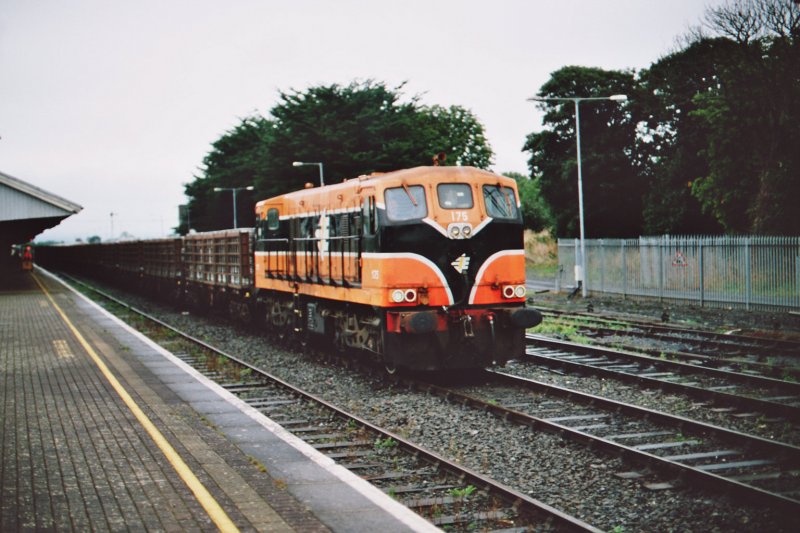 ierland sep 2006 limerick junction LOC No 175 met bier