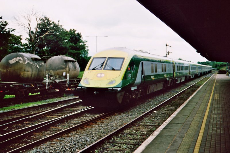 ierland sep 2007 limerick junction STUURSTAND No 4006
hij wordt geduwt door LOC No 231
zie CLASS 201