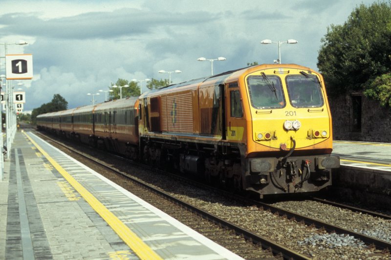 IERLAND sep 2008 Ballybrophy LOC 201 zie ook bahnvideos.eu
ierland dieselloks