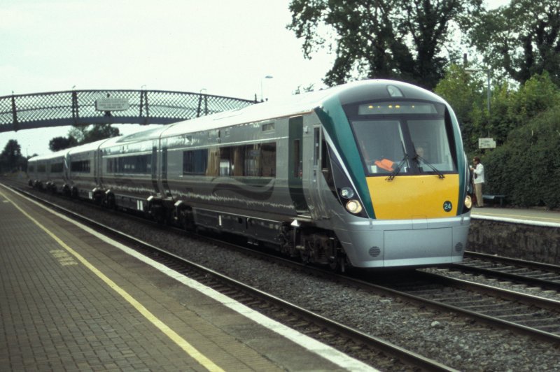 IERLAND sep 2008 Kildare TREINSTEL No 24 / 3 delig