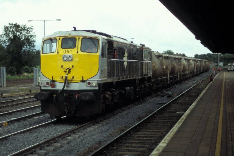 IERLAND sep 2008 LIMERICK JUNCTION LOC 081 met cement wagons