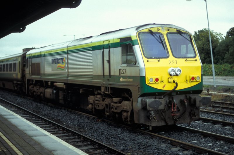 IERLAND sep 2008 Limerick junction LOC 227 groen