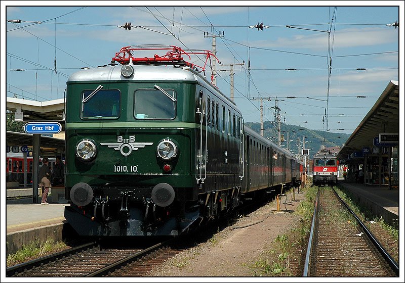 Ihren ersten offiziellen Einsatz nach der Umlackierung von rot auf grn hatte 1010.10 (Die Chinesin) am 19.5.2007 von Wien nach Graz mit dem Sonderzug E 16279. In weiterer Folge wurde der Zug von GKB 1700.1 auf den Graz-Kflacher Bahnhof gezogen.