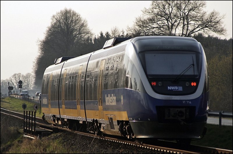 Im Abendlicht ist VT714 als RB67 (NWB81557)  DER WARENDORFER  nach Mnster(Westf) unterwegs. (31.03.2009)