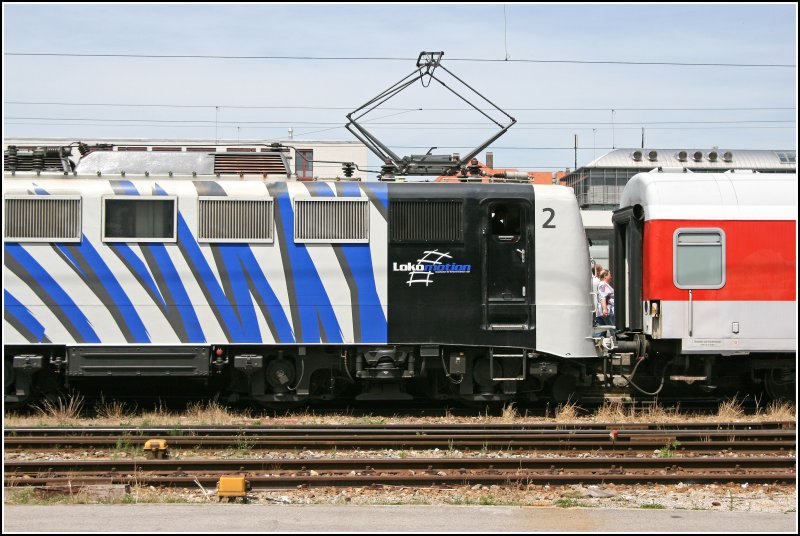 Im ansprechenden Design fahren die Lomo 139er durch die Lande. Hier 139 312 am 01.07.07 in Mnchen Ostbahnhof.