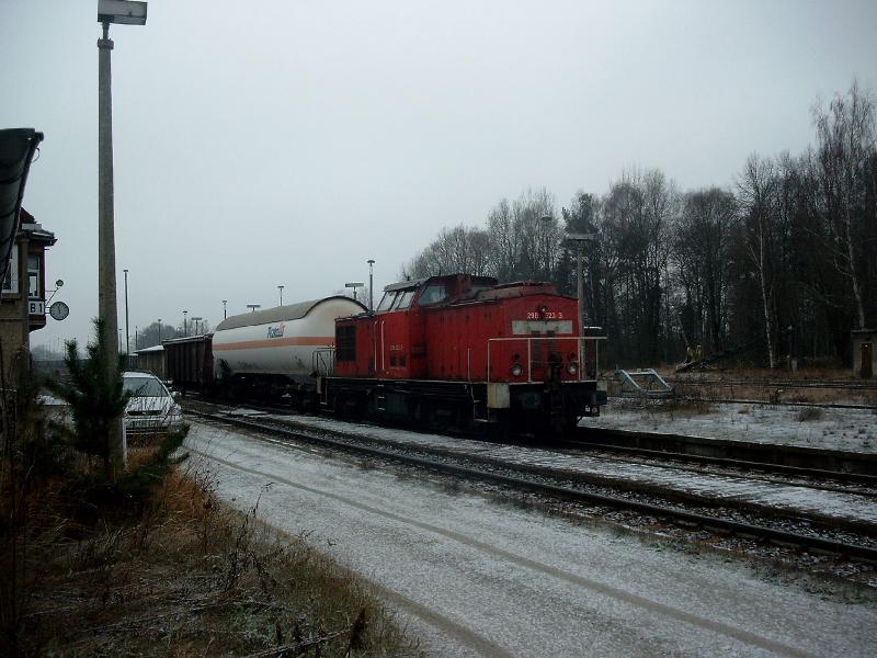 Im Bahnhof Bernsdorf (zw. DD - HY) steht eine bergabe vor dem Fahrdienstleiterstellwerk B1