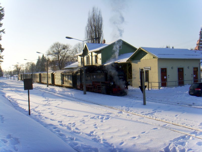 Im Bahnhof Moritzburg hat der Zug etwa die Hlfte der Strecke bewltigt. Bei Zweizugbetrieb finden hier Zugkreuzungen statt.