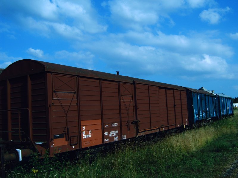 Im Bahnhof Putlitz stand diese Wagengarnitur. Ungef�hr im Jahre 2006 habe ich es aufgenommen. Bei den Wagen handelt es sich um Gbs-Wagen.