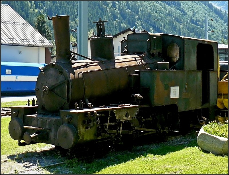 Im Bahnhofsgelnde der Chemins de Fer de Montenvers in Chamonix Mont Blanc rostet die Dampflok N 7 vor sich hin. Sie wurde von 1908 bis 1954 im Personenverkehr eingesetzt und fuhr dann noch bis 1981 gelegentlich mit Sonderzgen. 03.08.08(Hans) 