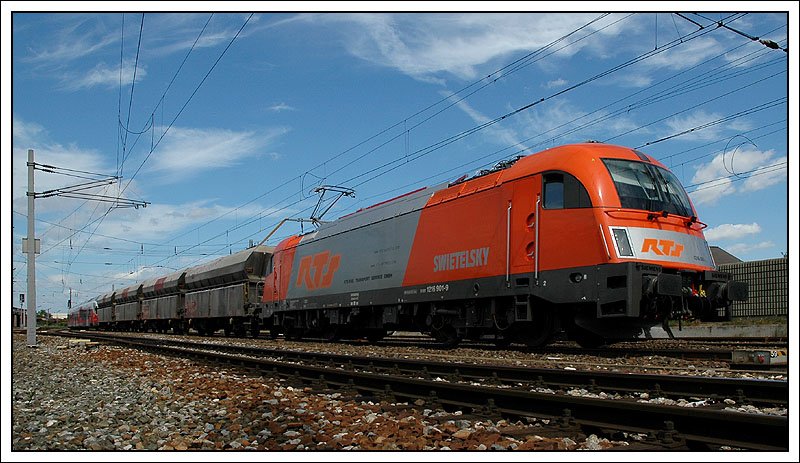 Im Blockabstand nach dem LTE Getreidezug, setzte auch RTS 1216 901 am 7.7.07 ihre Fahrt mit dem Flirtberstellungszug 95252 fort. Dieser Triebwagen der Firma Stadler ist fr die ungarische Staatsbahn MAV bestimmt. Die berstellung begann in Buchs in der Schweiz, und endete am sterr./ungarischen Grenzbahnhof Hegeyshalom, wo der Triebwagen an die MAV bergeben wurde.
