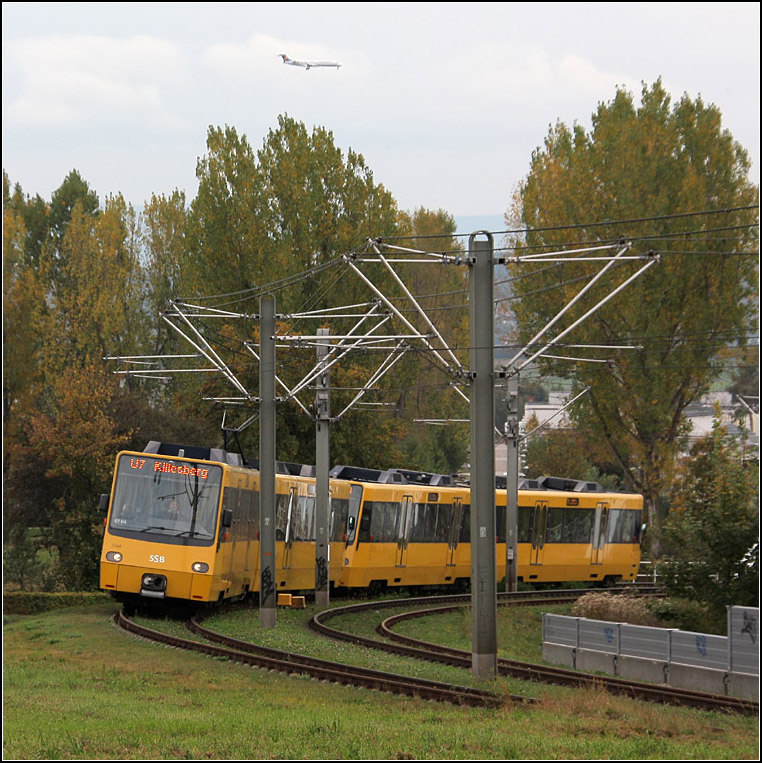 Im Bogen -

Ein Zug der Linie U7 in Ostfildern bei der Station Parksiedlung. 

08.10.2009 (M)