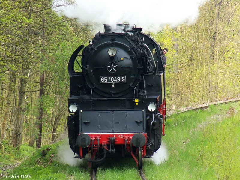 Im Bw-Schwarzenberg war der Mittelpunkt der Festivit�ten. F�r die beliebten F�herstandsmitfahrten war diesmal 65 1049-9 zust�ndig.
Datum: 03.05.2008