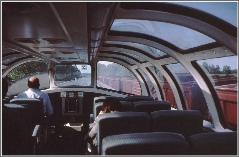 Im Domcar verfolgen wir eine Zugsbegegnung irgendwo in New Brunswick. (Archiv 07/1998)